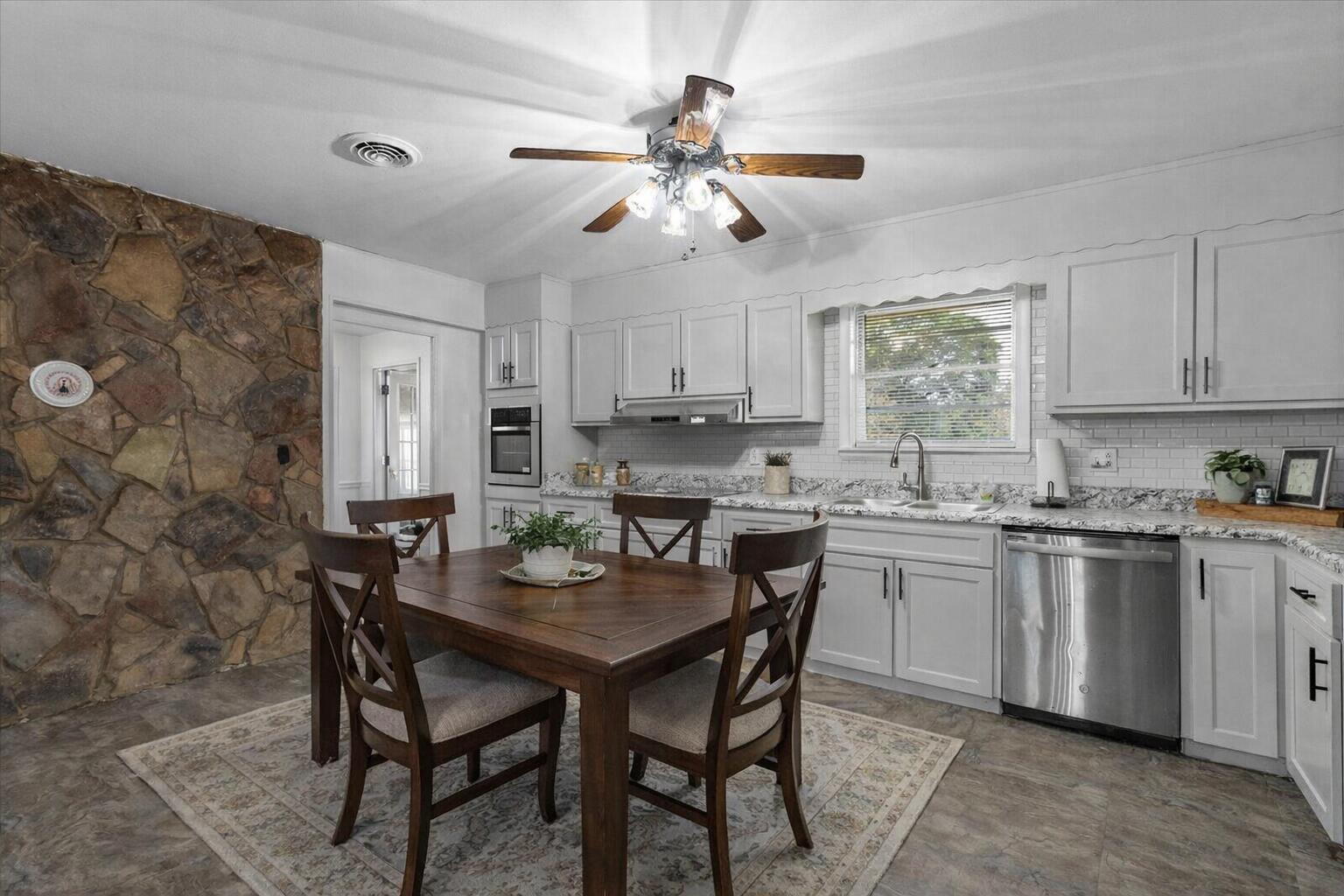 185 Omega Drive Whitwell, TN 37397 - Photo 11 of 39 IMG_7606