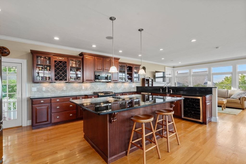 7 Swan Road Quincy, MA 02169 - Photo 4 of 23