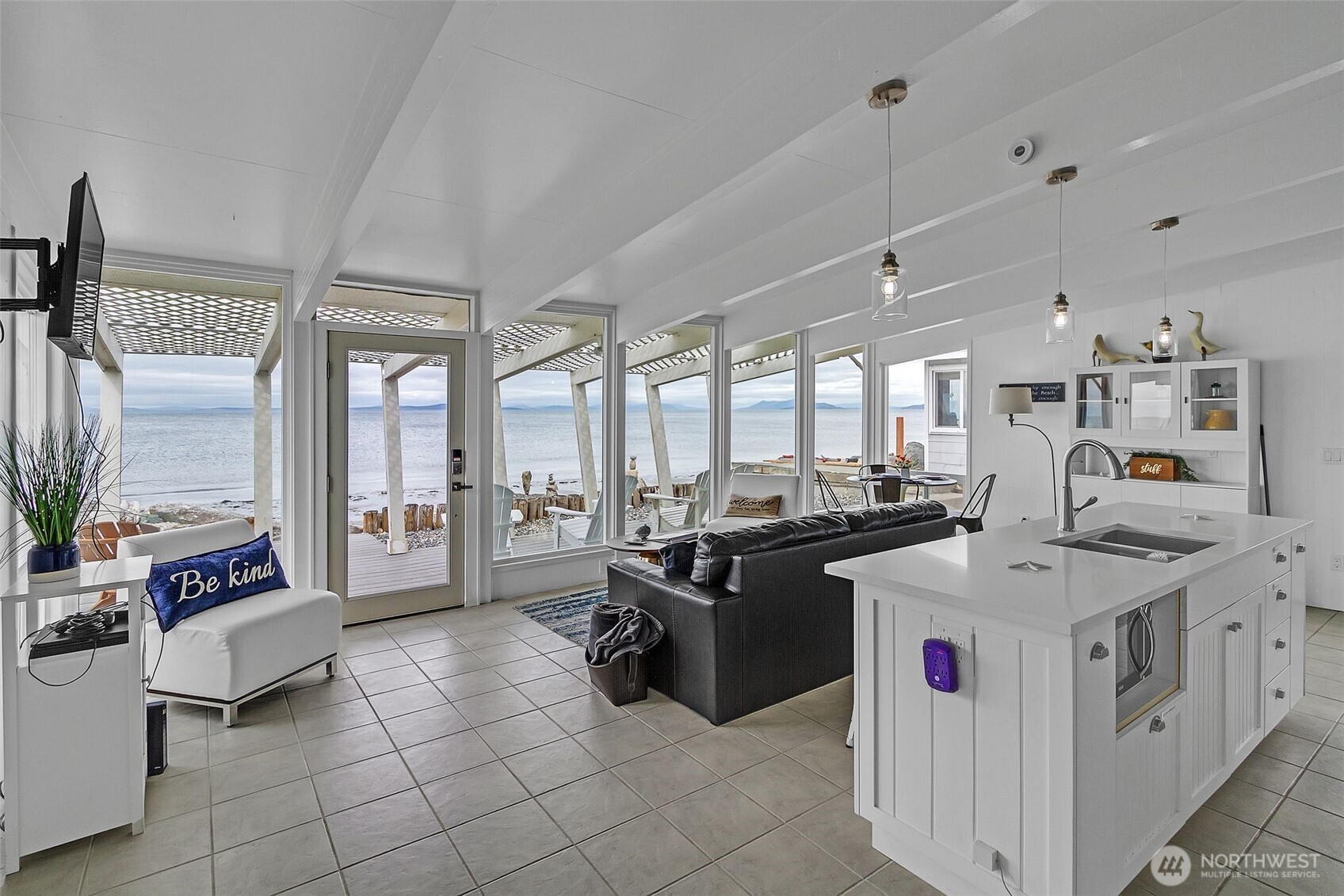 2687 West Beach Road Oak Harbor, WA 98277 - Photo 7 of 28 Gallery Image 7