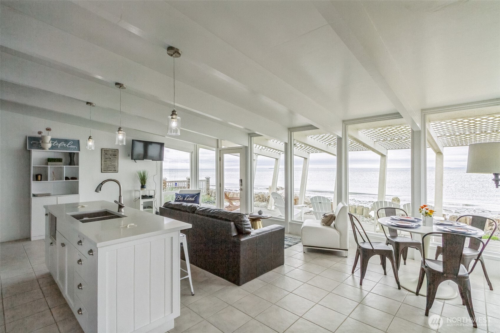 2687 West Beach Road Oak Harbor, WA 98277 - Photo 9 of 28 Gallery Image 9