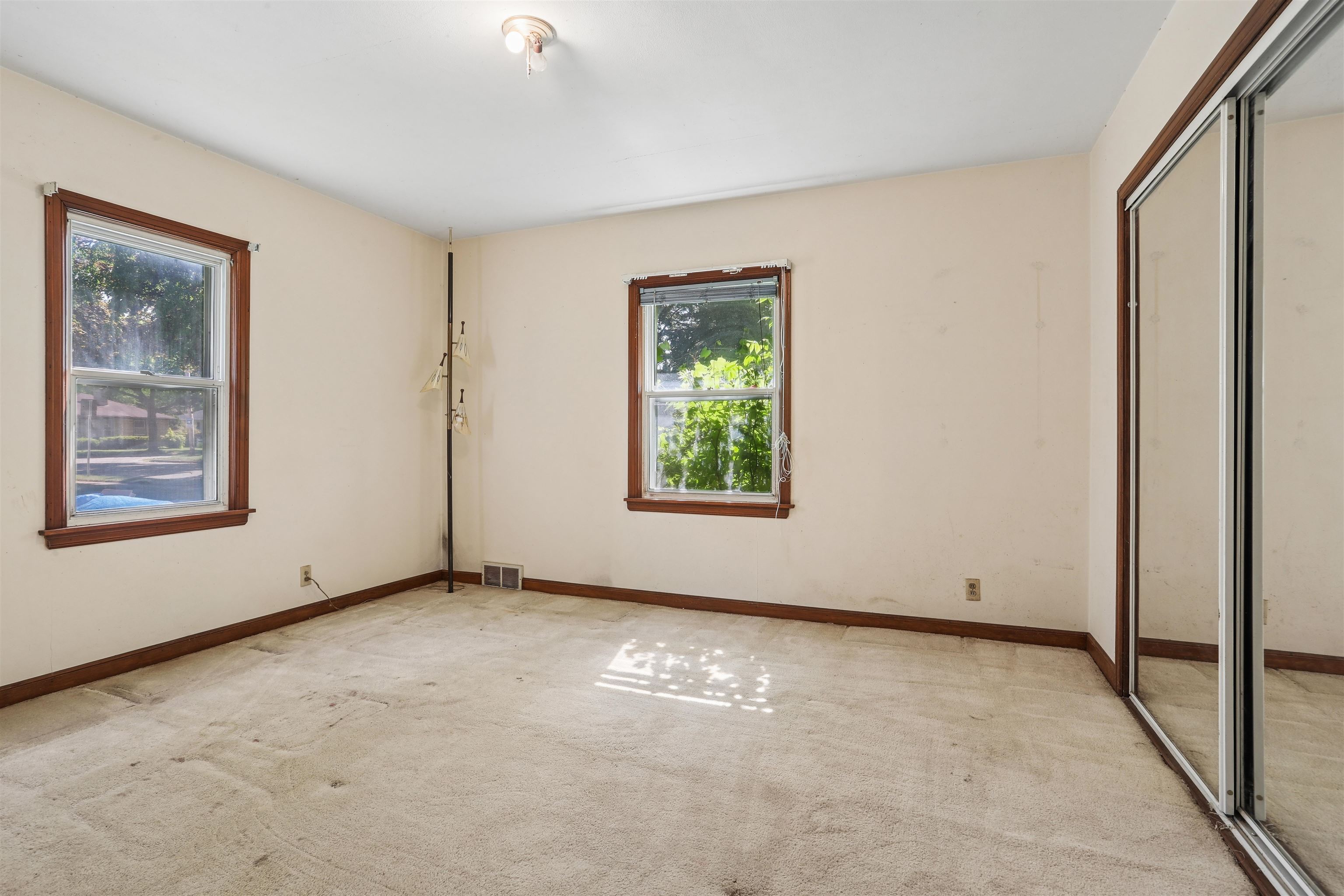 1124 Wisconsin Court Appleton, WI 54911 - Photo 8 of 15