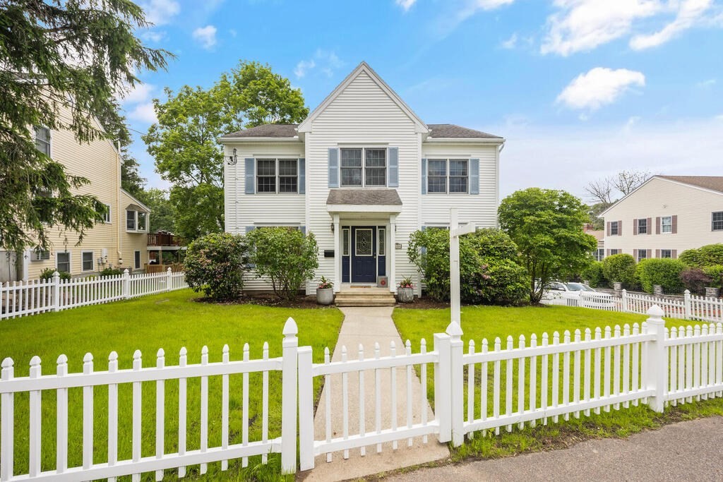 199 Hunnewell Street Needham, MA 02494 - Photo 1 of 40 Gallery Image 1