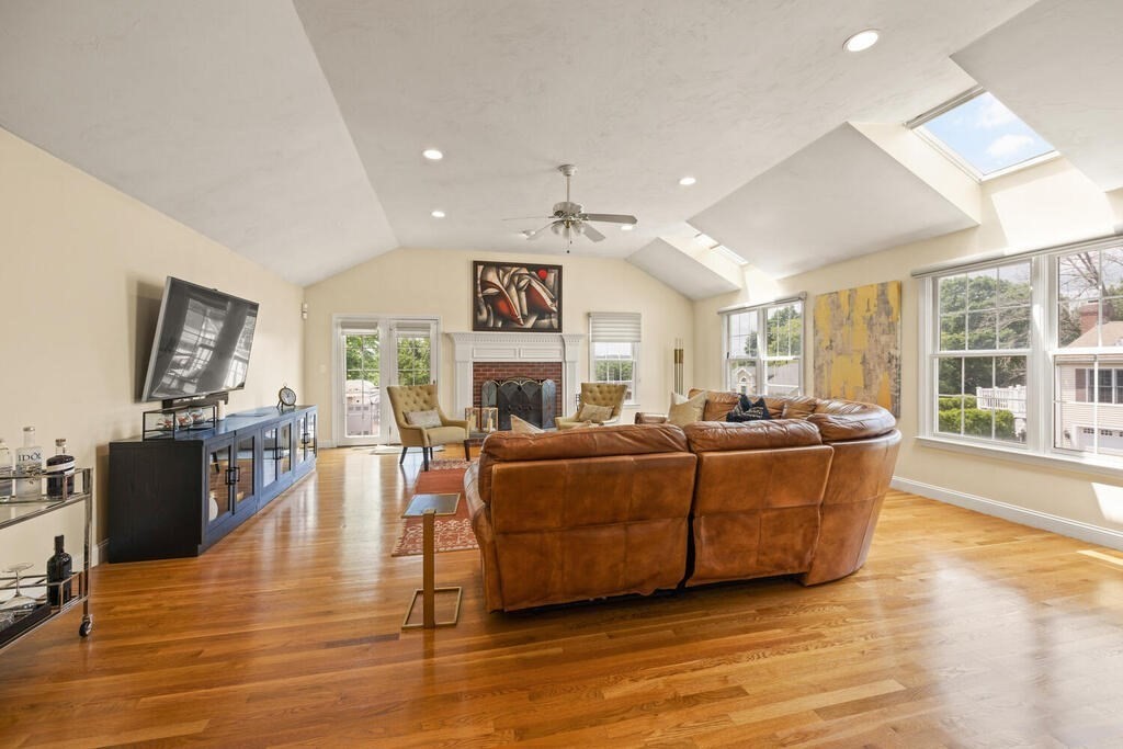 199 Hunnewell Street Needham, MA 02494 - Photo 7 of 40 Gallery Image 7