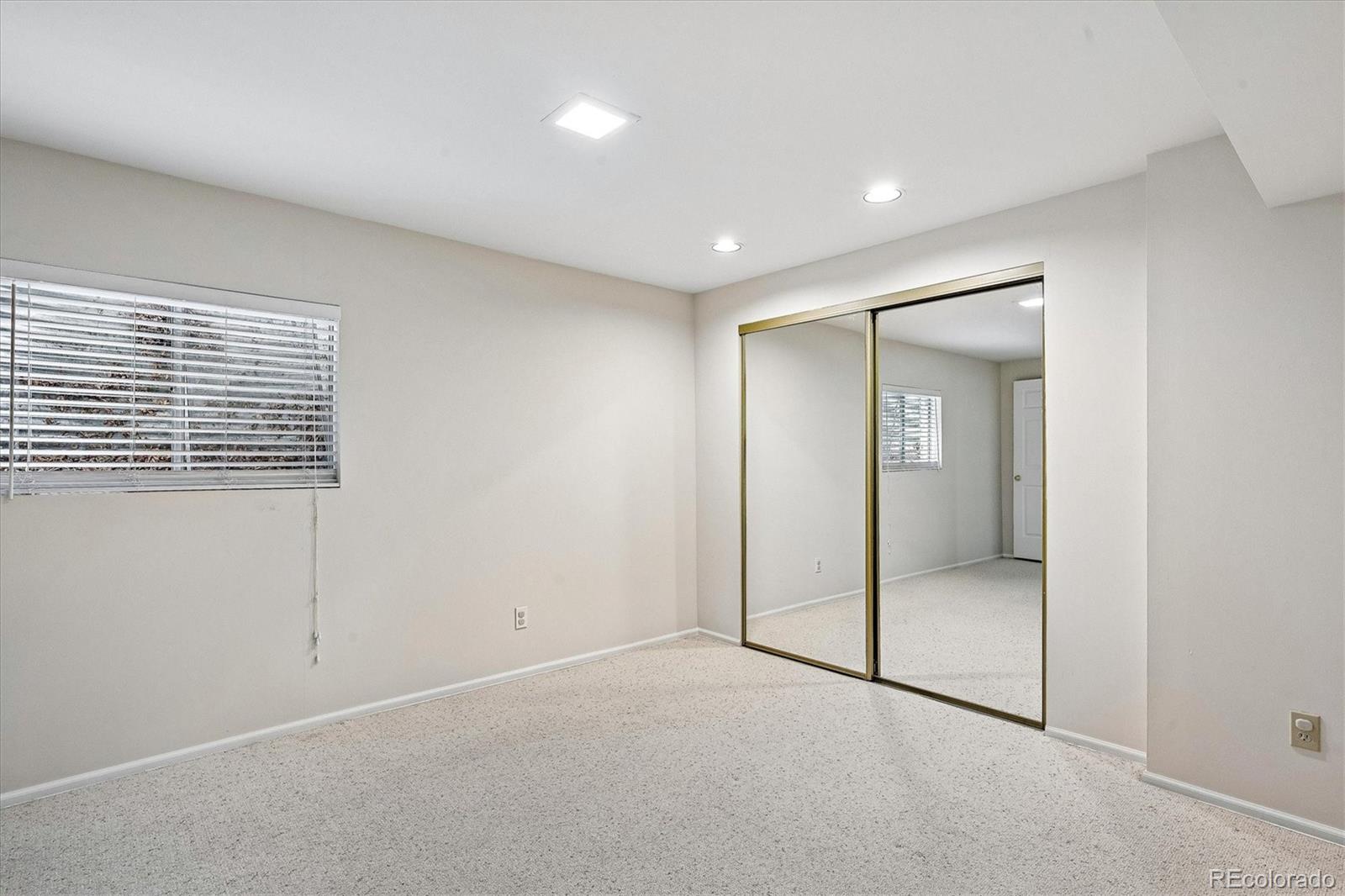 8624 Redstone Street Highlands Ranch, CO 80126 - Photo 22 of 26 an empty room with mirror in it