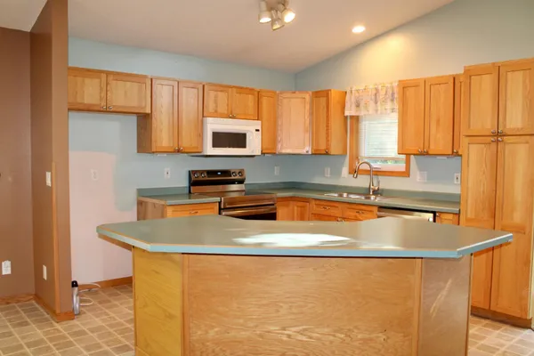 $349,900 | 322 Oriole Avenue North, Thief River Falls, MN 56701