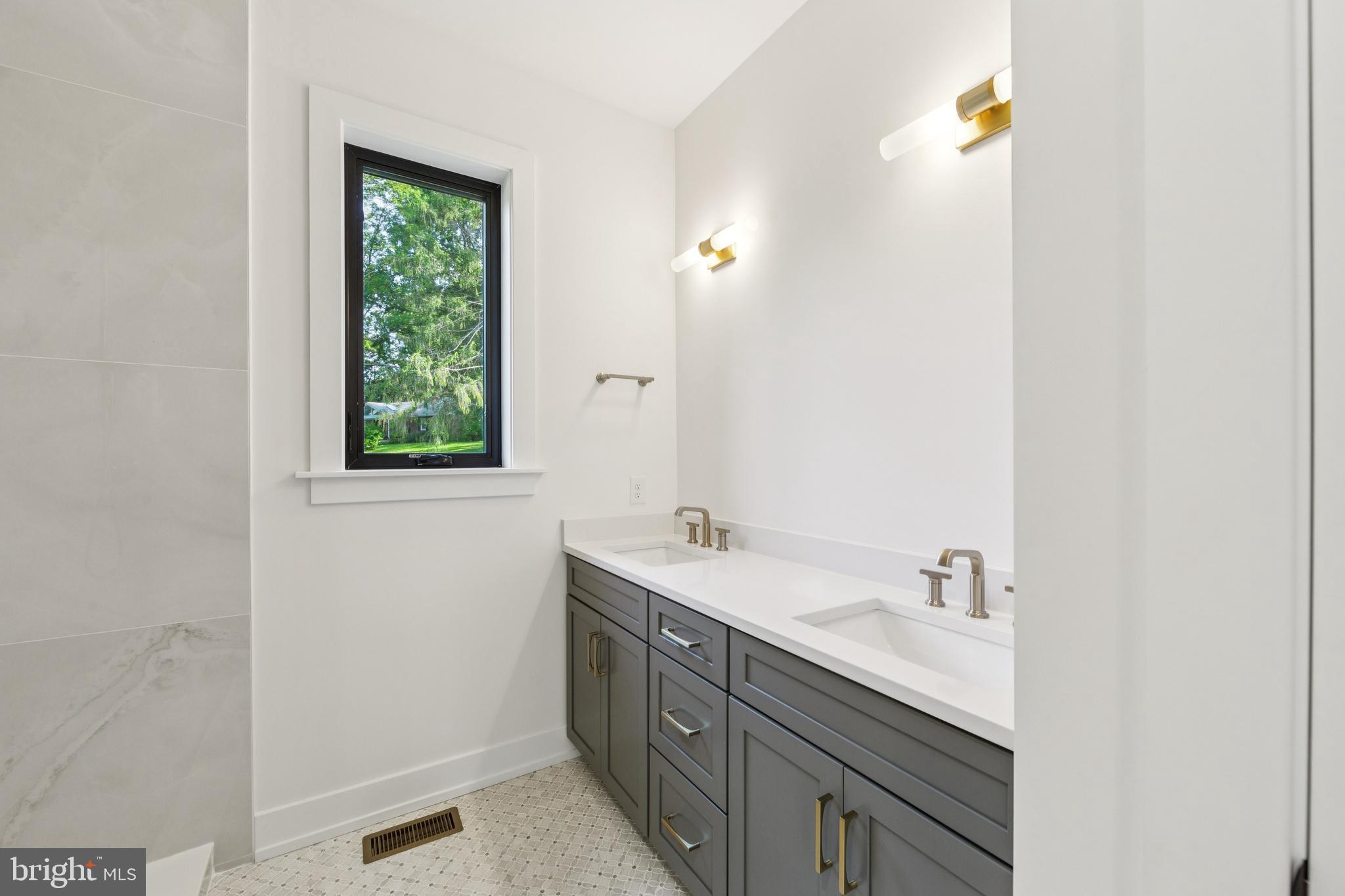 736 Northbrook Road, Unit L2 Kennett Square, PA 19348 - Photo 36 of 60 a bathroom with a sink and a mirror