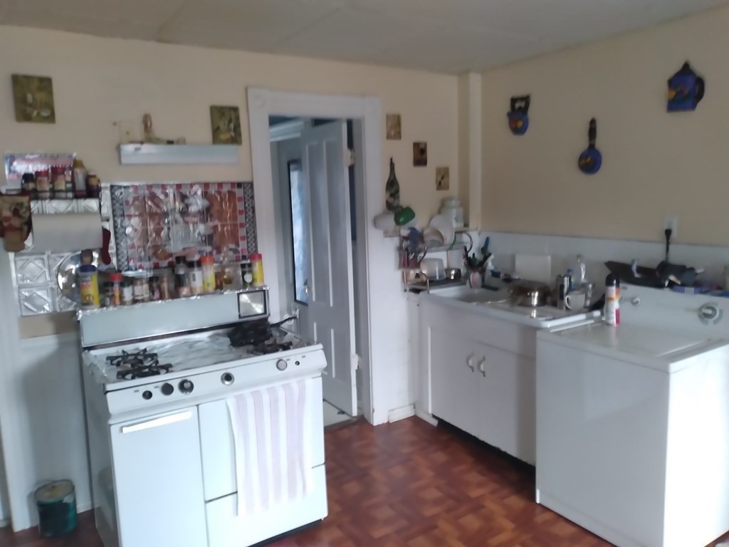 11 Larch Street Worcester, MA 01609 - Photo 5 of 9