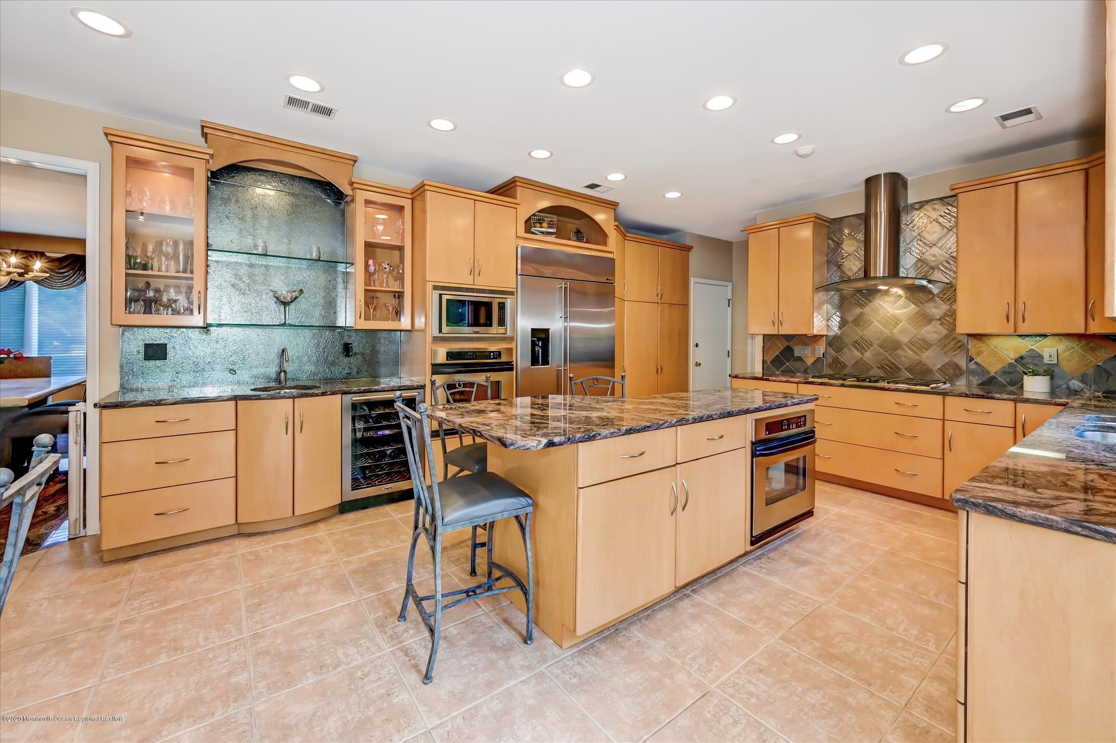 54 Shilling Road Manalapan, NJ 07726 - Photo 17 of 47 KITCHEN