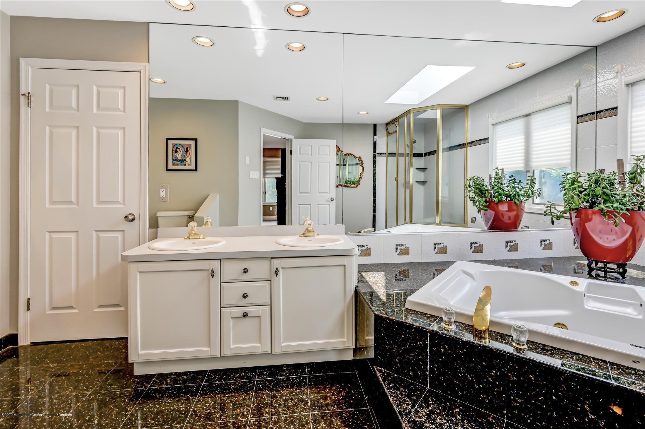 54 Shilling Road Manalapan, NJ 07726 - Photo 23 of 47 MASTER BATH
