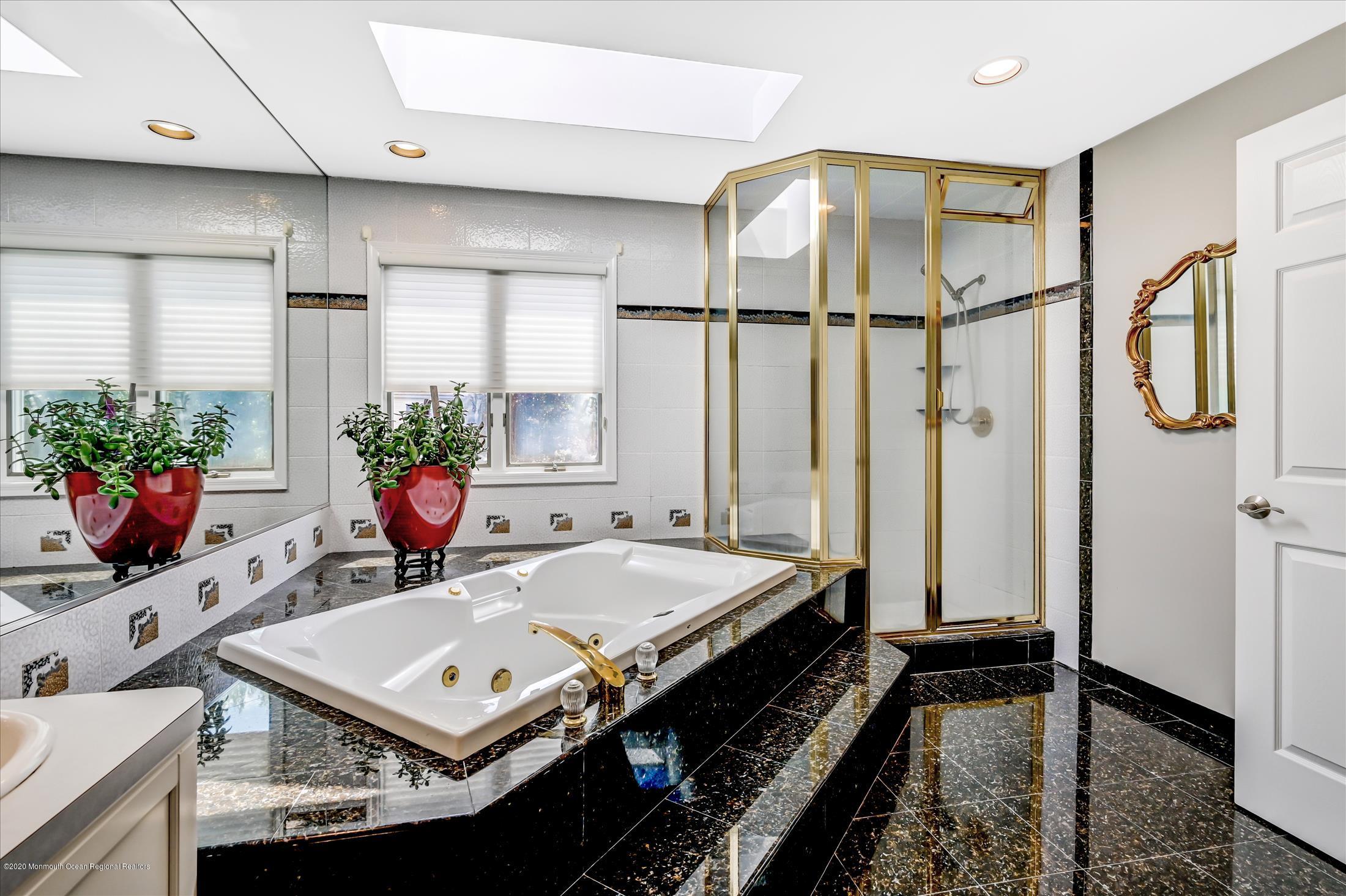 54 Shilling Road Manalapan, NJ 07726 - Photo 24 of 47 MASTER BATH