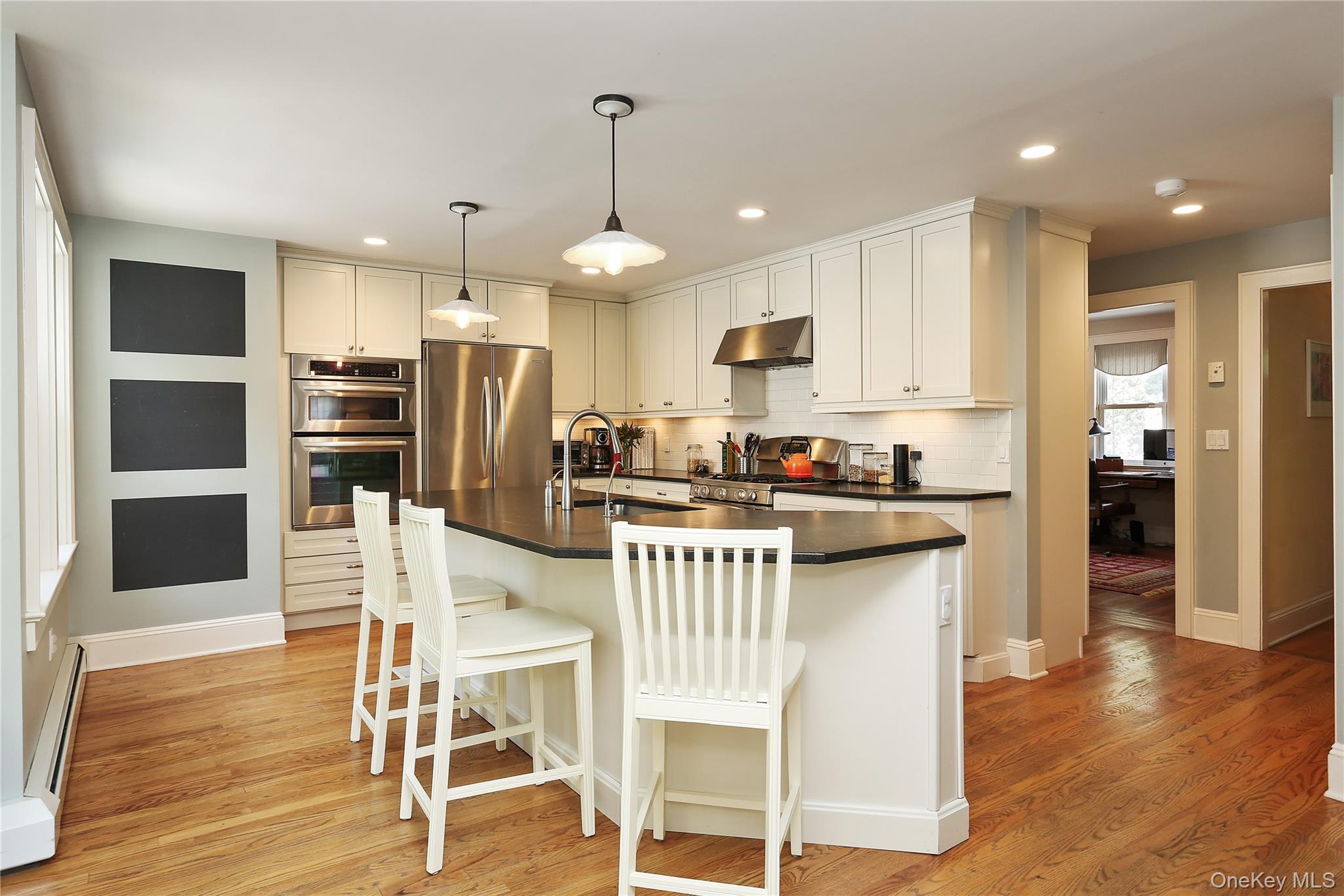 51 Stratford Road Scarsdale, NY 10583 - Photo 4 of 11