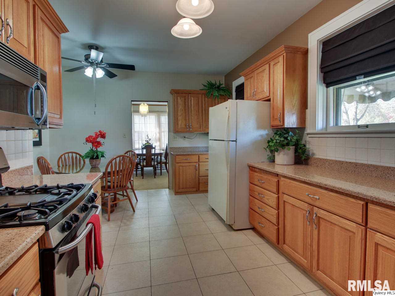1535 Spring Street Quincy, IL 62301 - Photo 6 of 25
