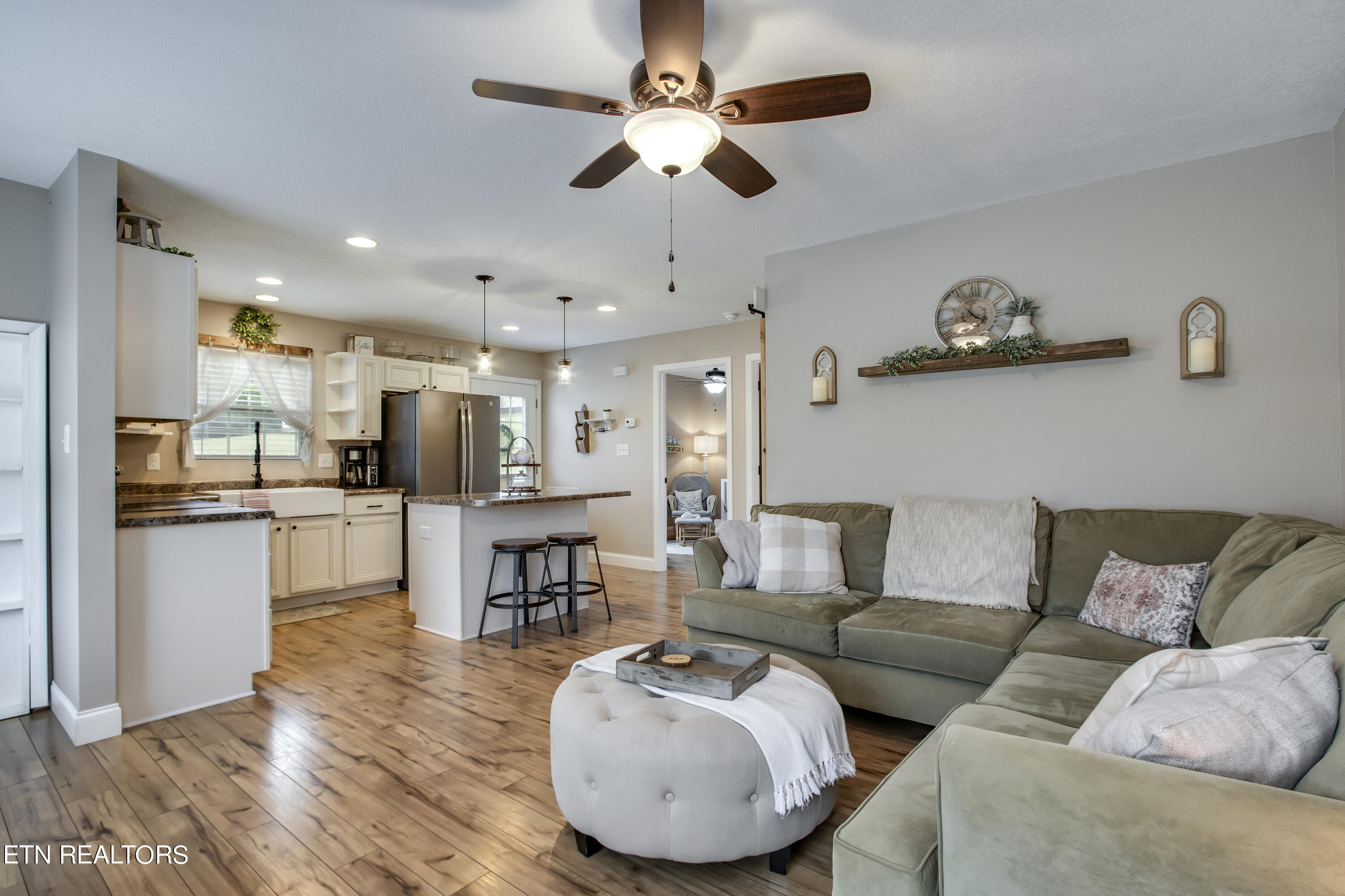 106 Cedar Valley Road Sweetwater, TN 37874 - Photo 23 of 35 17_CedarValleyRoad_106_Living04