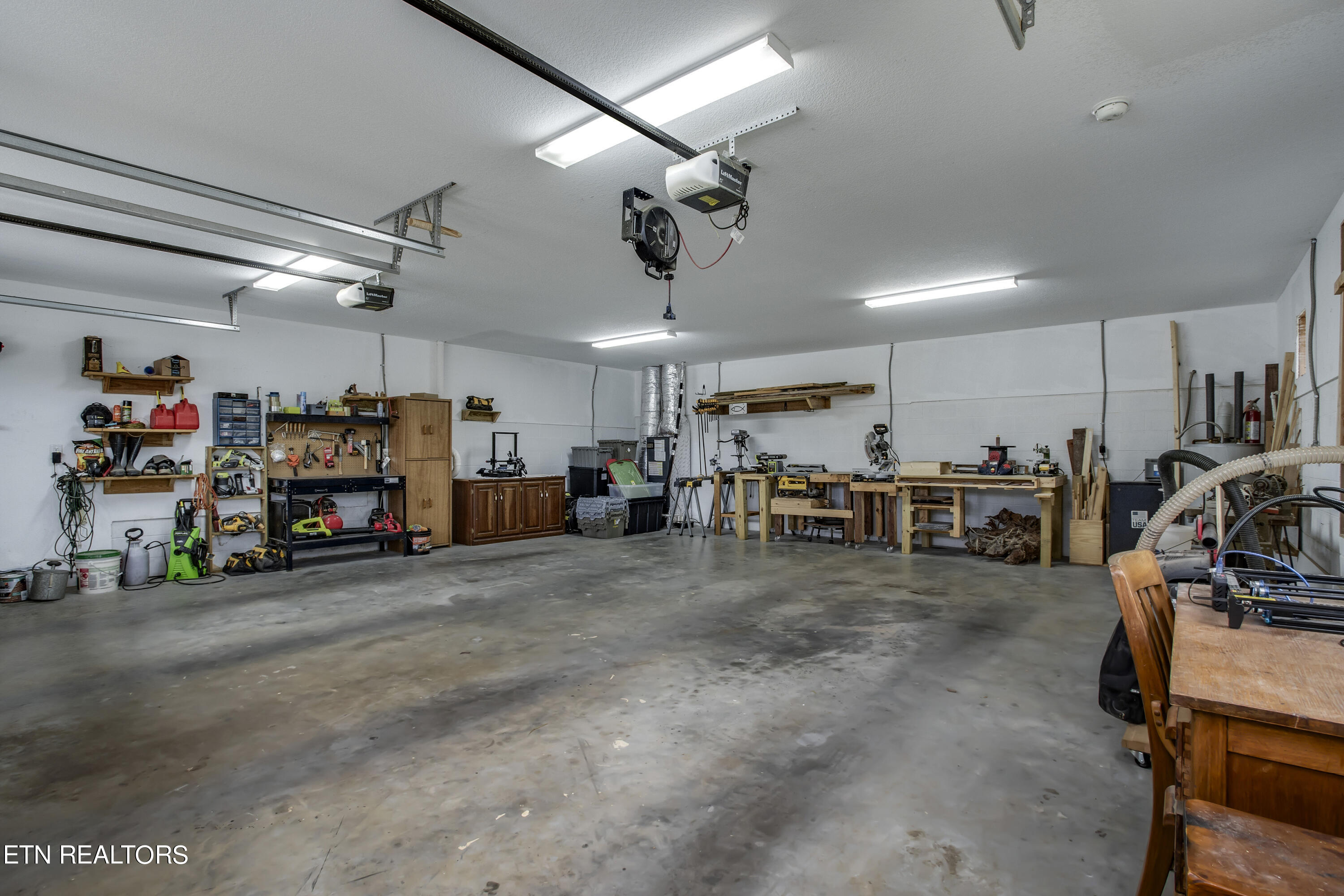 106 Cedar Valley Road Sweetwater, TN 37874 - Photo 34 of 35 28_CedarValleyRoad_106_Garage01