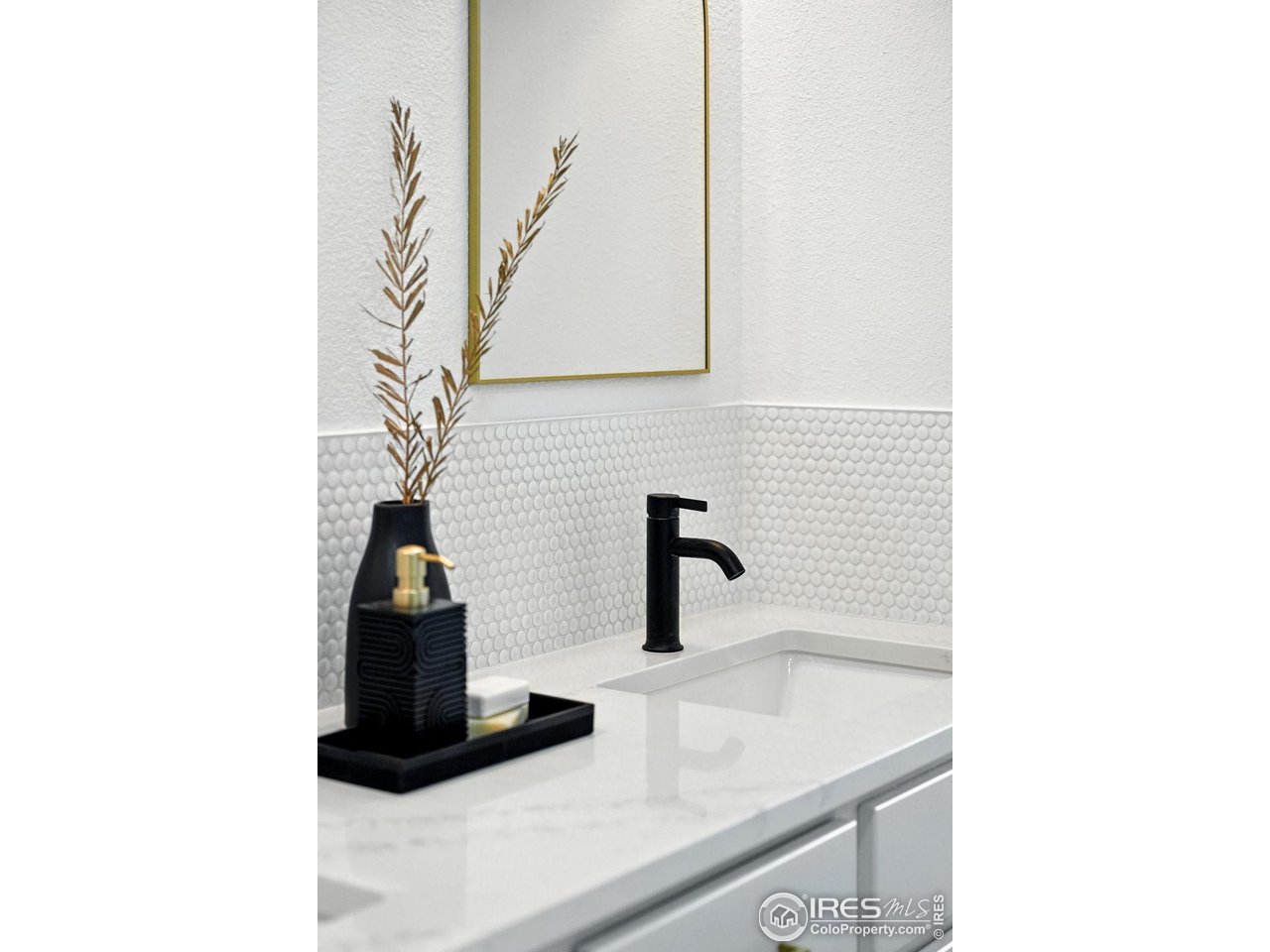 1575 Deer Trail Road Boulder, CO 80302 - Photo 16 of 39 a bathroom with a sink and a mirror