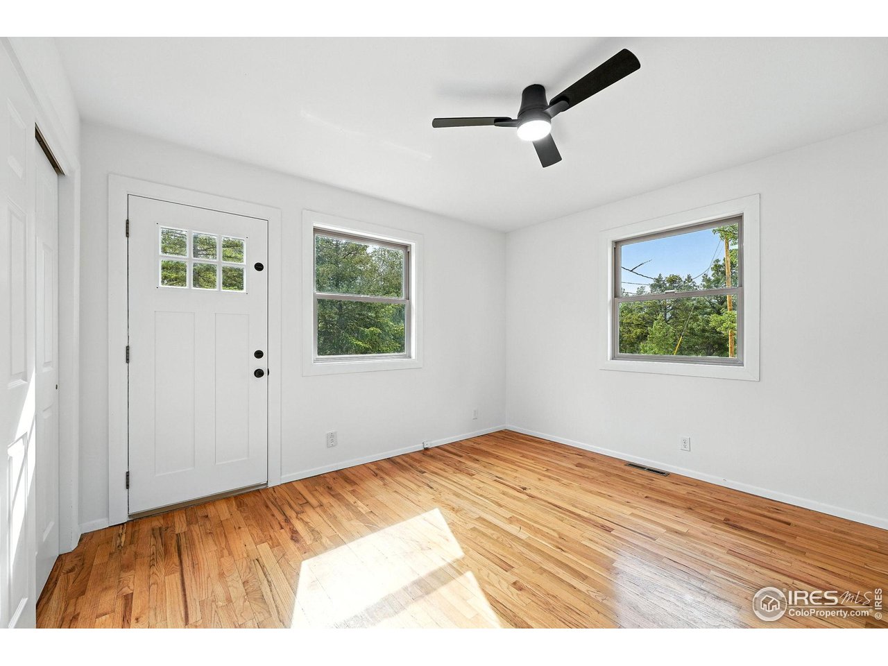 1575 Deer Trail Road Boulder, CO 80302 - Photo 17 of 39 a view of an empty room with a window