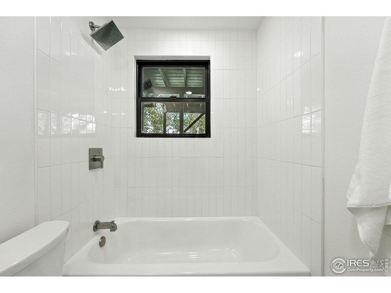 1575 Deer Trail Road Boulder, CO 80302 - Photo 22 of 39 a bathroom with a bathtub and shower