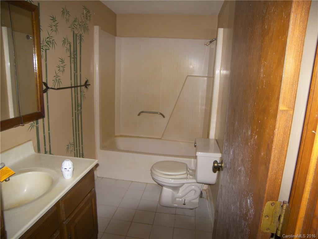 2248 Hart Road Charlotte, NC 28214 - Photo 5 of 20 Gallery Image 5