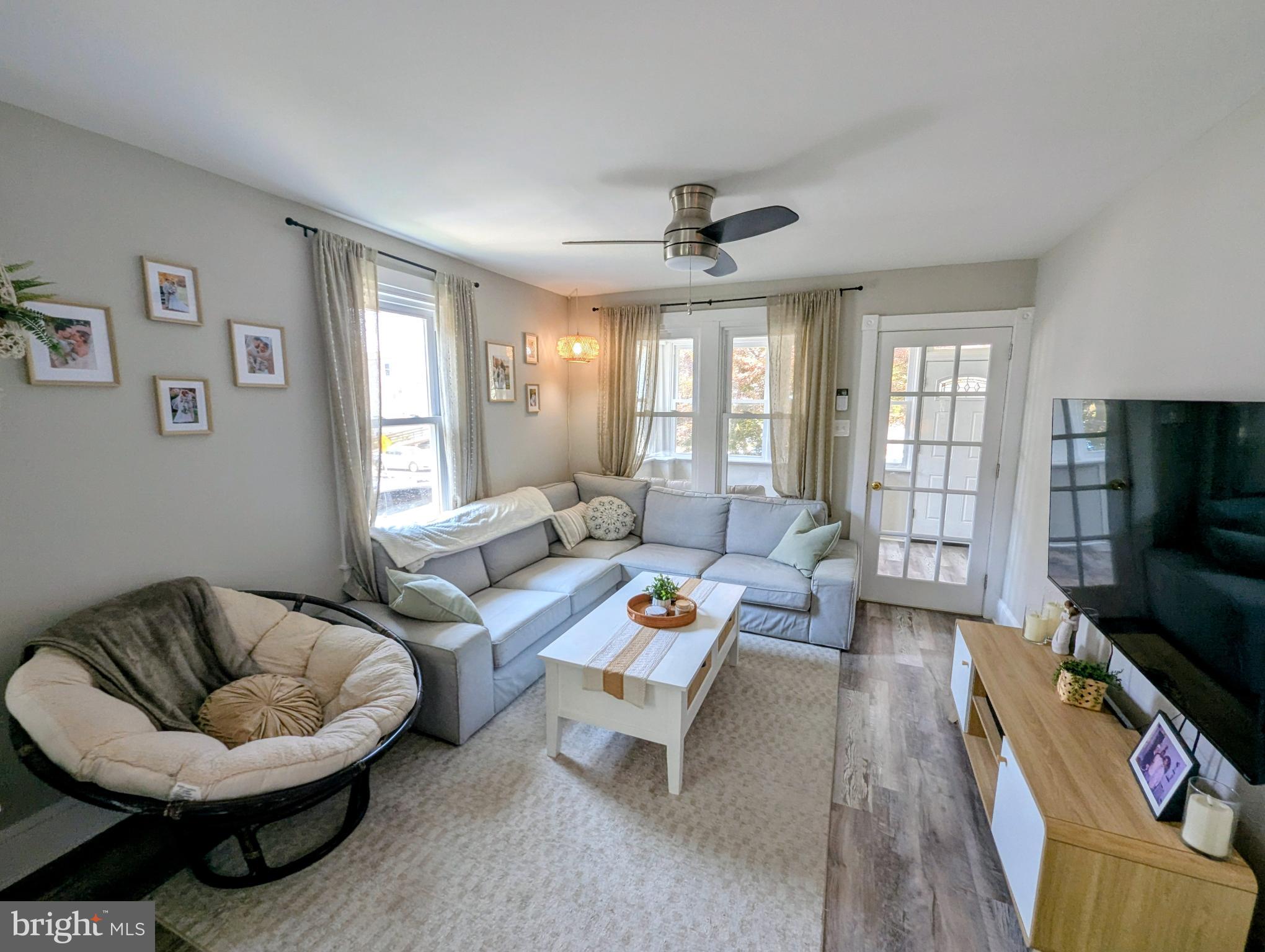 53 East Chelton Road Brookhaven, PA 19015 - Photo 5 of 31 Living room