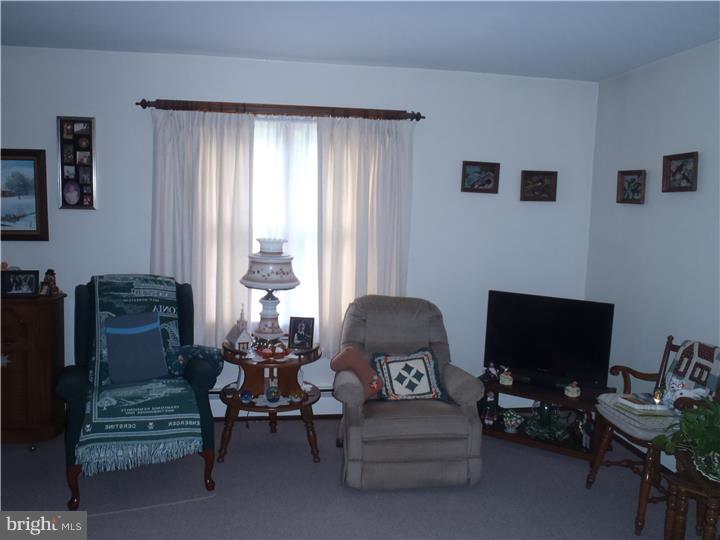 16 South County Line Road Telford, PA 18969 - Photo 3 of 10 Living Room