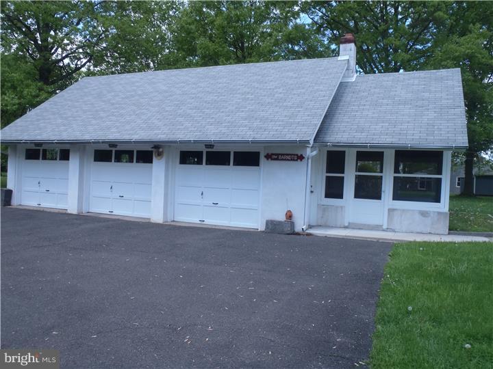 16 South County Line Road Telford, PA 18969 - Photo 6 of 10 Driveway