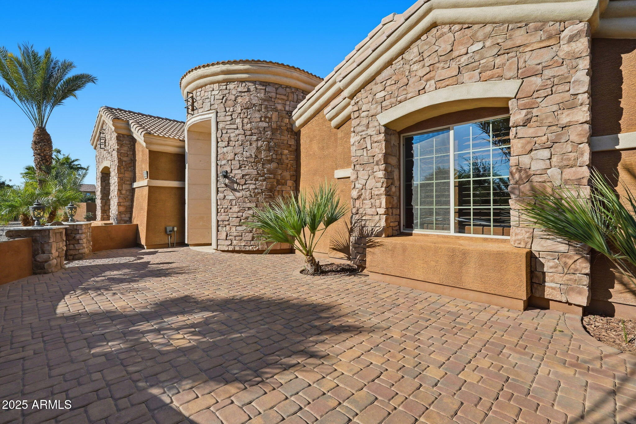 2218 East Brooks Farm Road Gilbert, AZ 85298 - Photo 12 of 55 Walled Front Patio Area