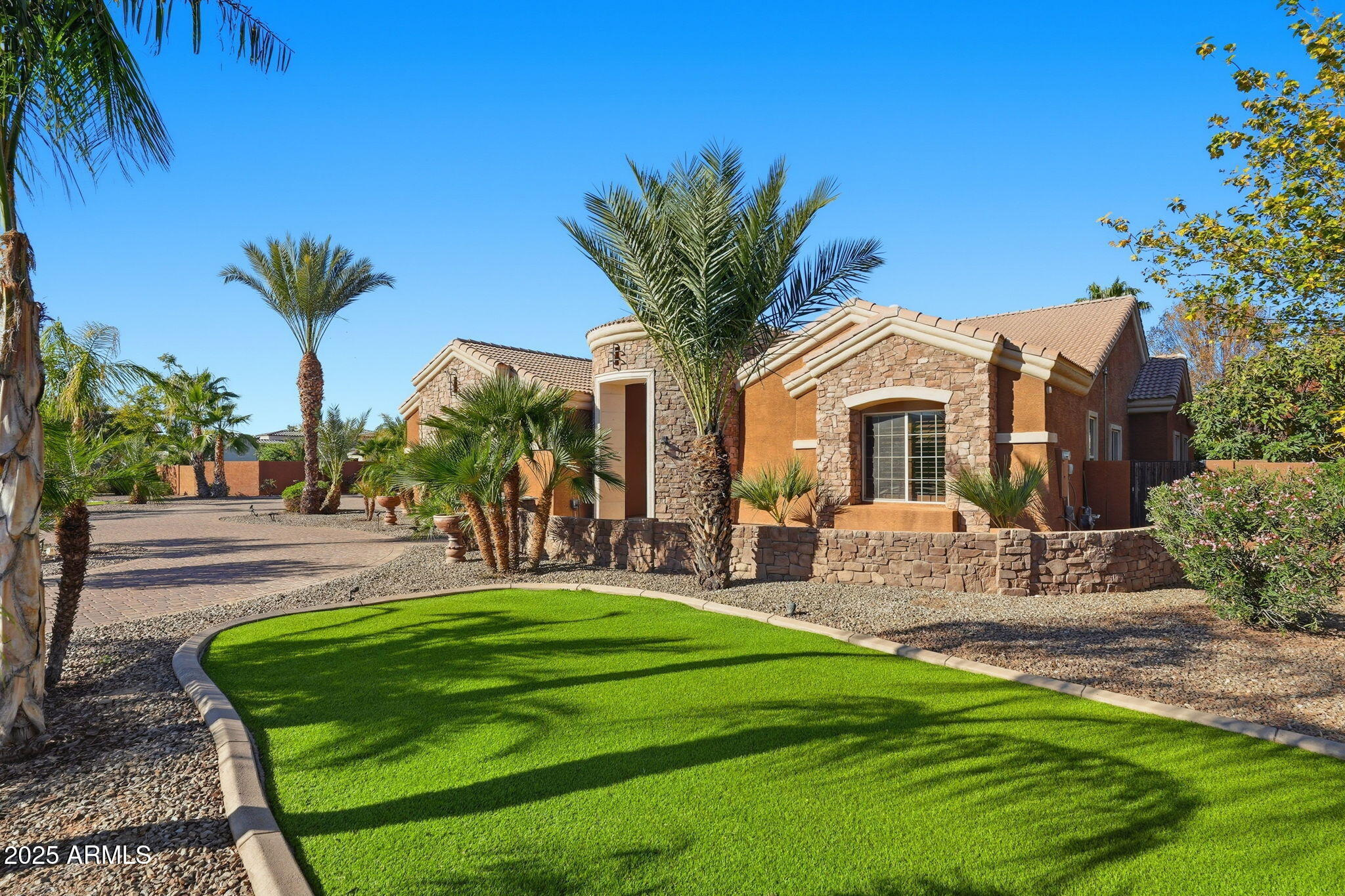 2218 East Brooks Farm Road Gilbert, AZ 85298 - Photo 13 of 55 a front view of a house with garden