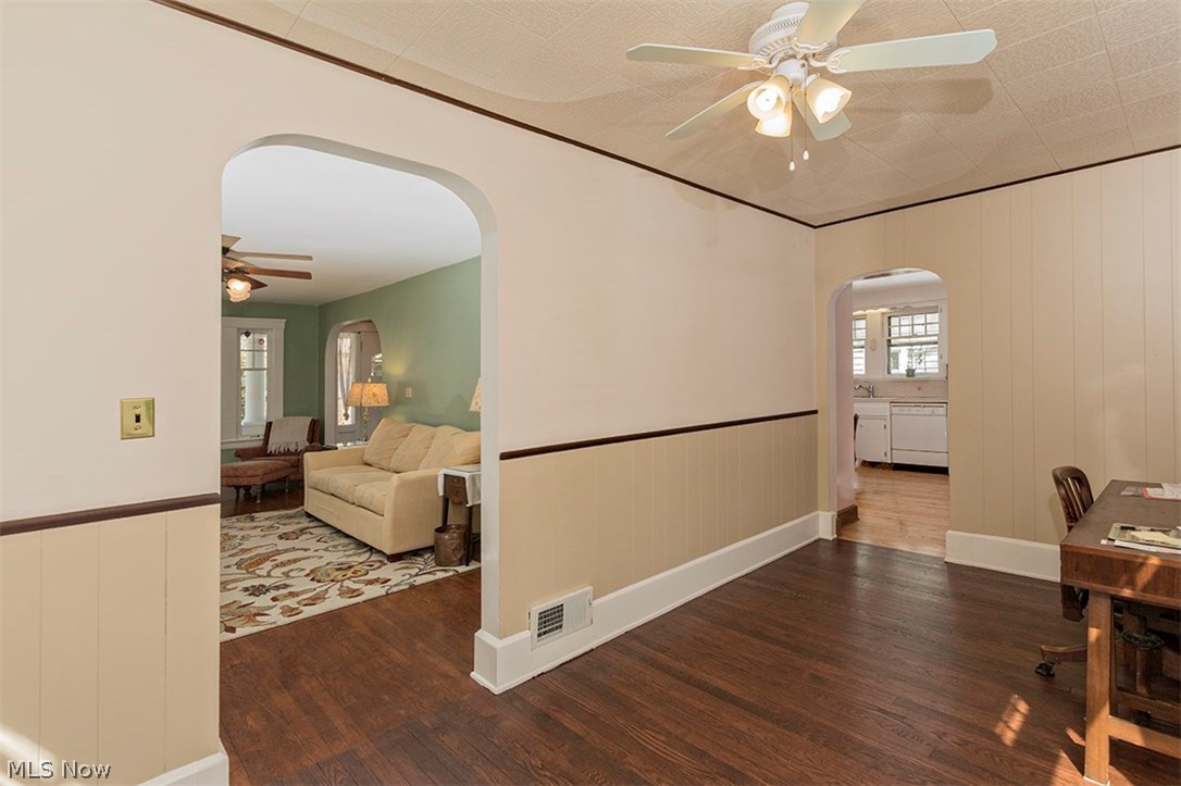 955 Roanoke Road Cleveland Heights, OH 44121 - Photo 12 of 31