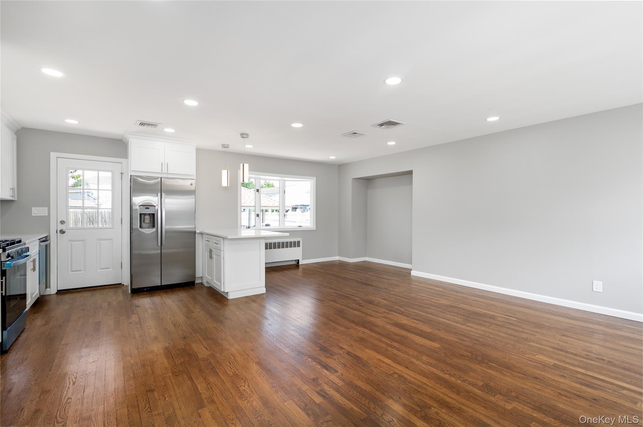 258 Gilling Road Seaford, NY 11783 - Photo 4 of 23