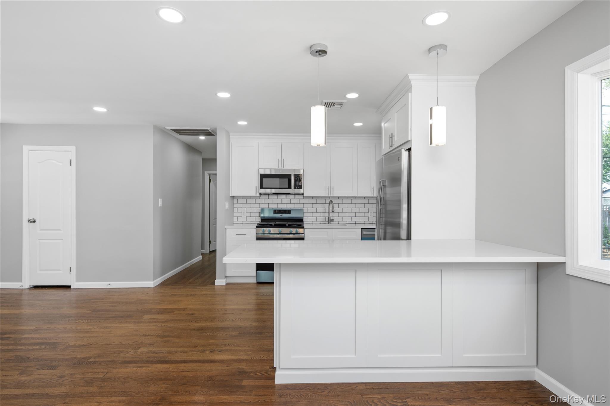 258 Gilling Road Seaford, NY 11783 - Photo 8 of 23