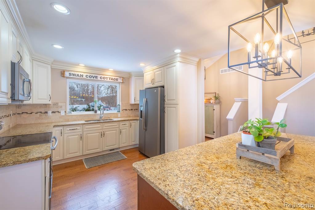 10449 Carmer Road Fenton, MI 48430 - Photo 8 of 36