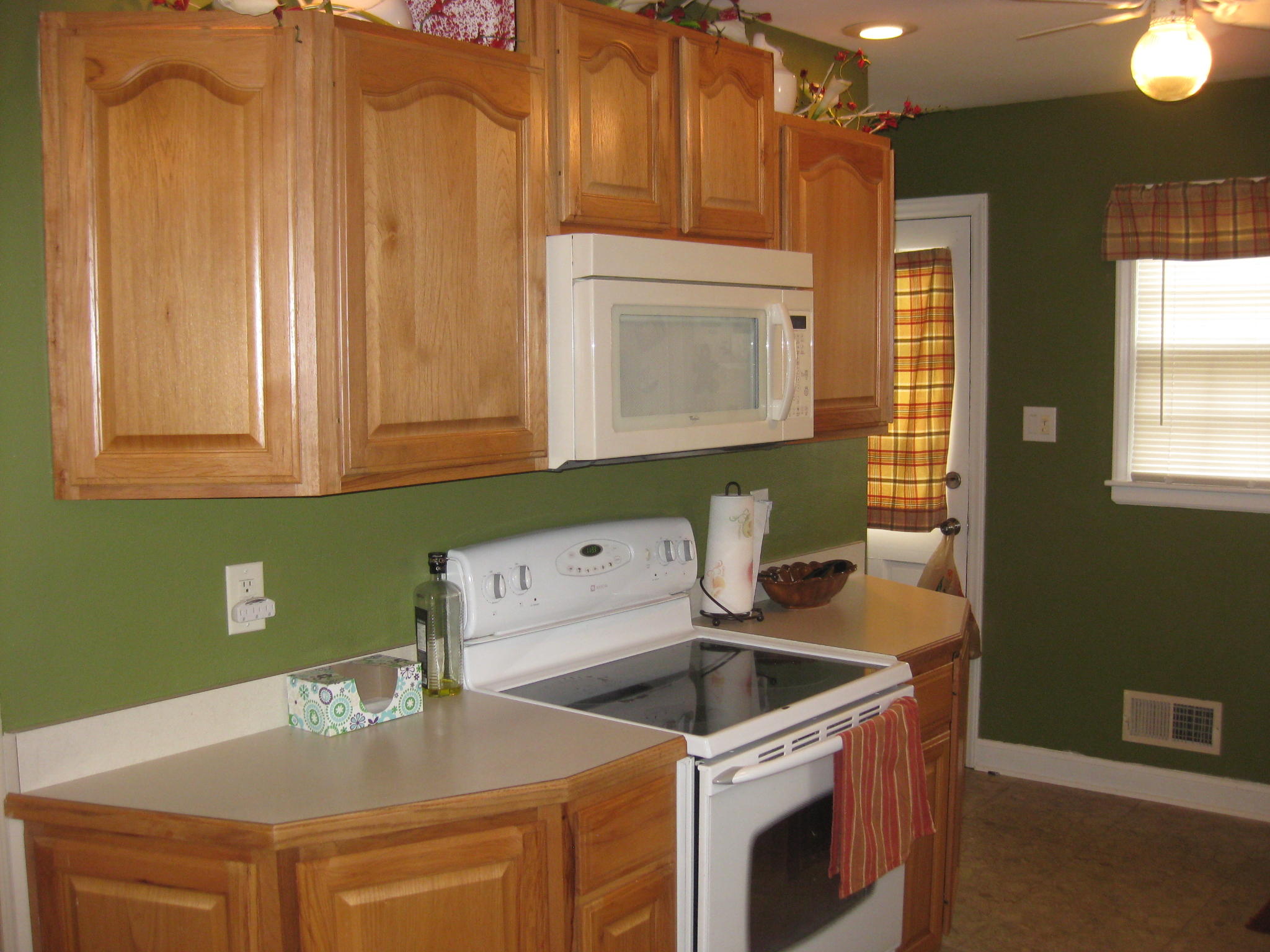 6527 Sherry Road Roanoke, VA 24019 - Photo 4 of 35 Nice Cabinets