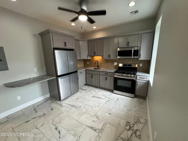 $1,875 | 273 16th Avenue, Unit 3F, Newark, NJ 07103