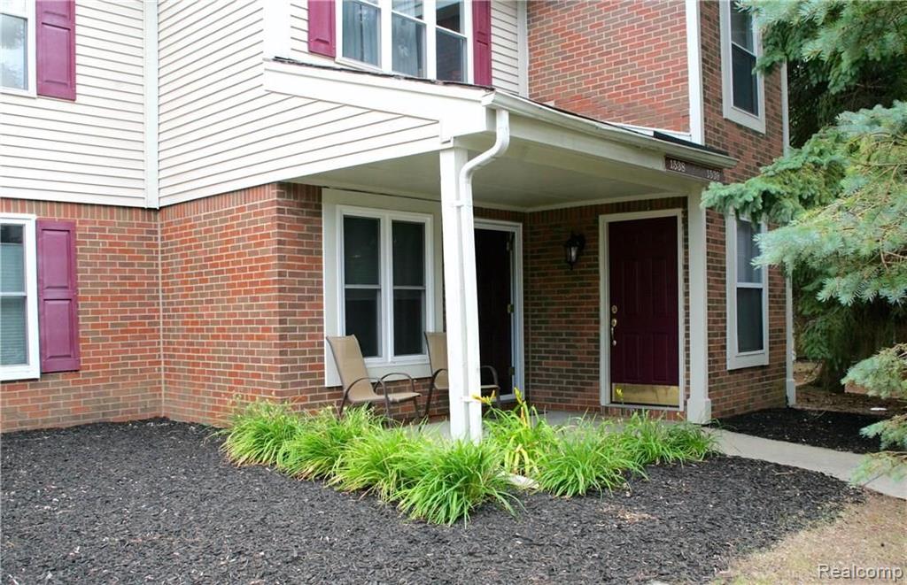 1538 Porter Circle Rochester Hills, MI 48307 - Photo 2 of 10