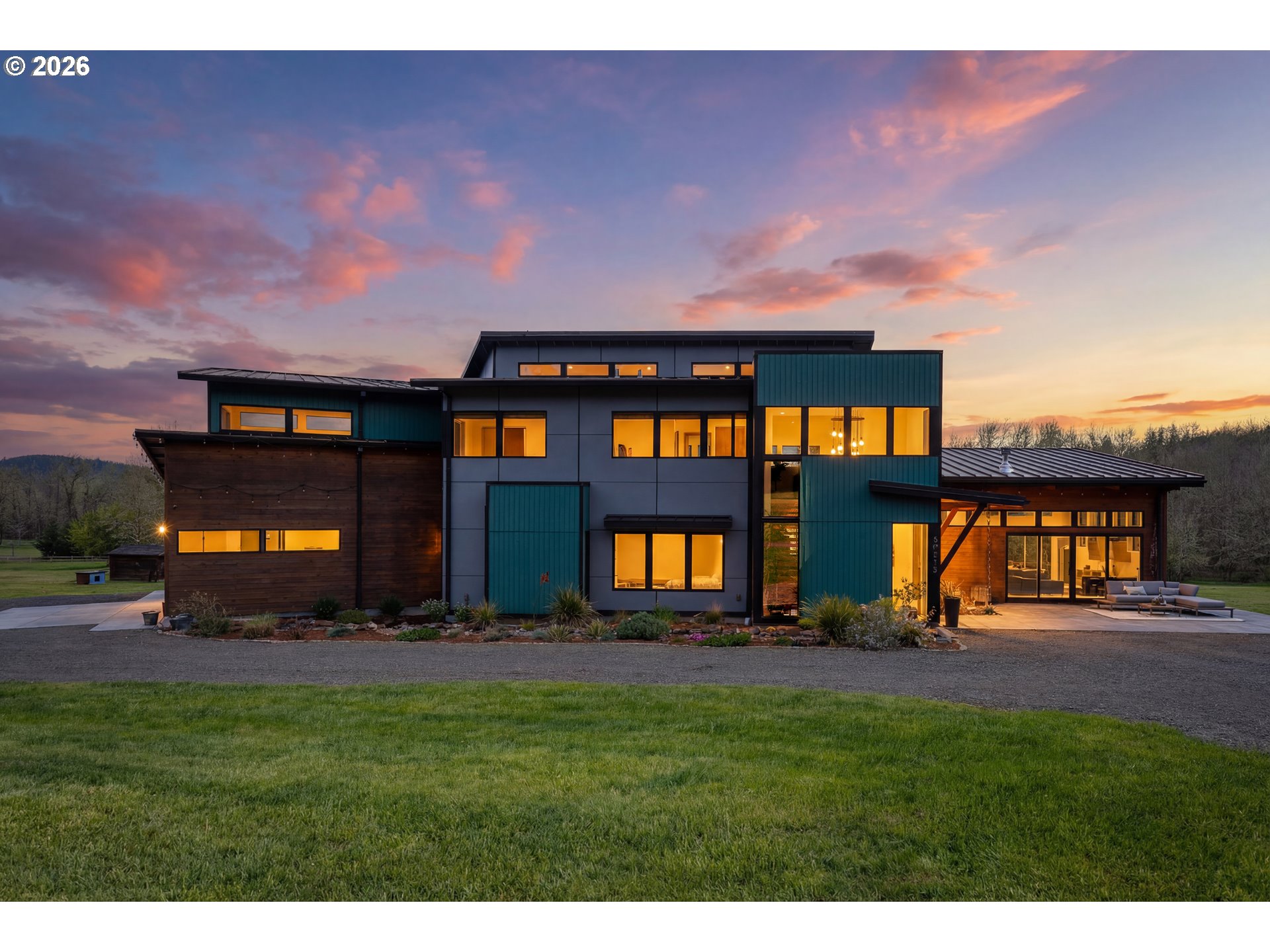 85535 Lancer Lane Eugene, OR 97405 - Photo 2 of 45 a front view of building with yard and entertaining space