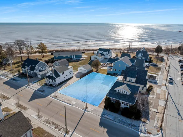 $190,000 | 911 17th Street, Two Rivers, WI 54241