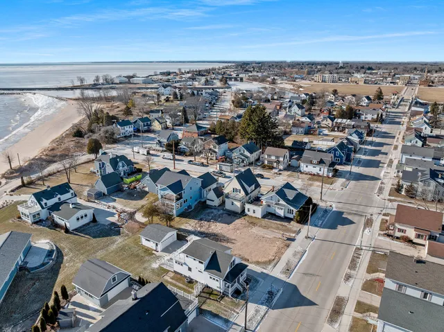 $190,000 | 911 17th Street, Two Rivers, WI 54241