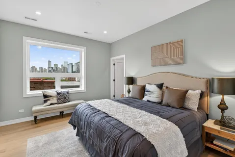 $1,199,000 | 1347 West Grand Avenue, Unit 4S, Chicago, IL 60642