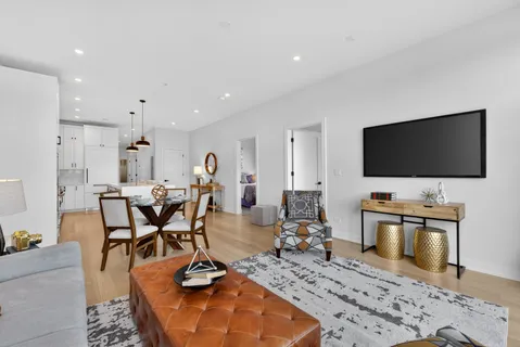 $1,199,000 | 1347 West Grand Avenue, Unit 4S, Chicago, IL 60642