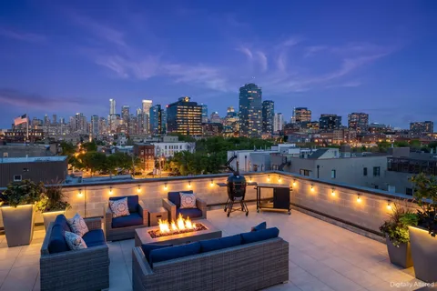 $1,199,000 | 1347 West Grand Avenue, Unit 4S, Chicago, IL 60642