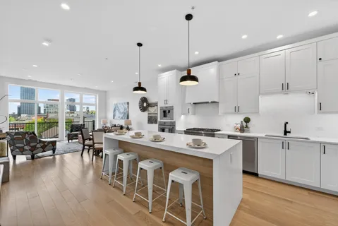 $1,199,000 | 1347 West Grand Avenue, Unit 4S, Chicago, IL 60642