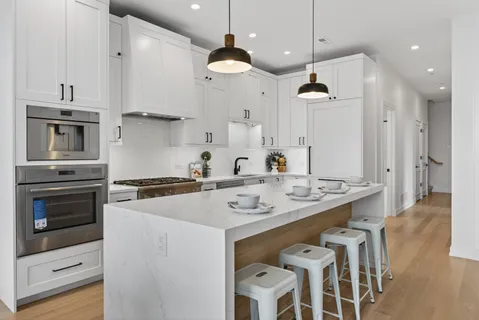 $1,199,000 | 1347 West Grand Avenue, Unit 4S, Chicago, IL 60642