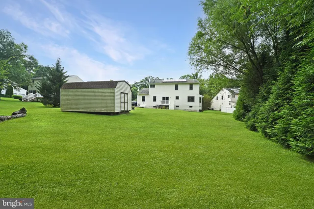 a view of a house with backyard and sitting area