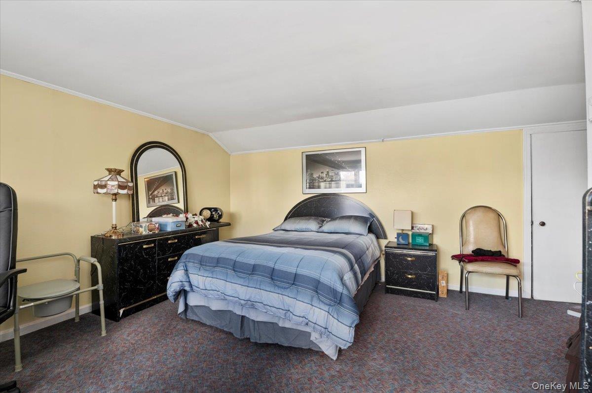 26 Bradford Lane Bethpage, NY 11714 - Photo 13 of 24 a bedroom with bed a lamp and window