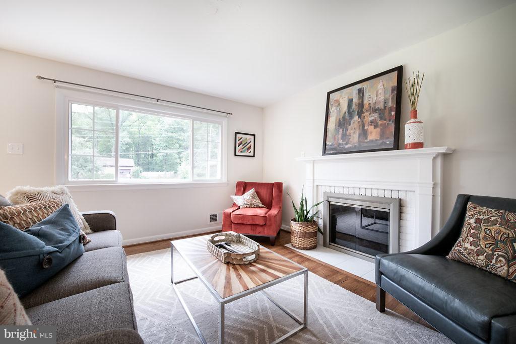 9014 Buckner Road Alexandria, VA 22309 - Photo 2 of 30 Living Room