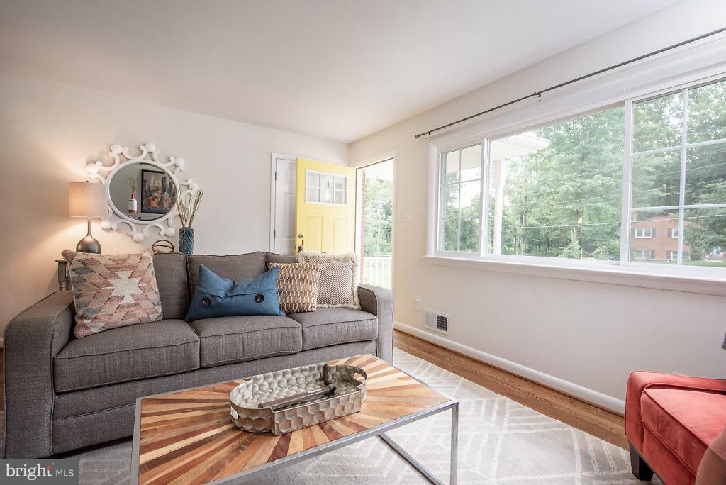 9014 Buckner Road Alexandria, VA 22309 - Photo 3 of 30 Living Room