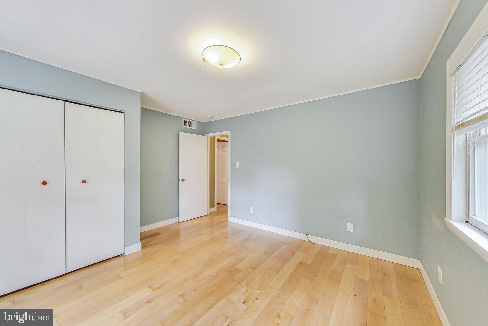 412 Walnut Drive Annapolis, MD 21403 - Photo 17 of 42 a view of an empty room and window