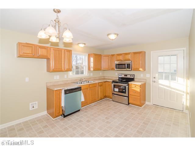 544 Baldwin Road Burlington, NC 27217 - Photo 3 of 9 Kitchen.