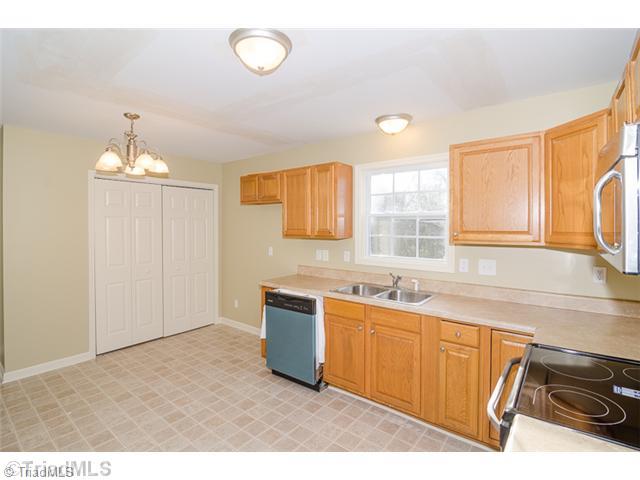 544 Baldwin Road Burlington, NC 27217 - Photo 8 of 9 Kitchen.