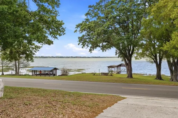 $450,000 | 1202 Lake Ariana Boulevard, Auburndale, FL 33823